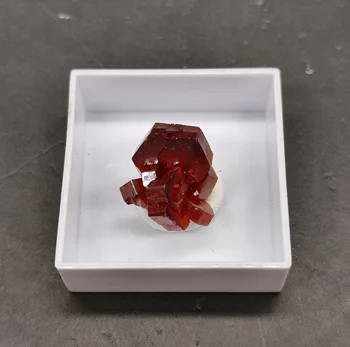 Dabas Vanadinite minerālu paraugu kvarca kristāls paraugu Ievākšanas Akmeņi un kristāli kastes izmērs 28 mm