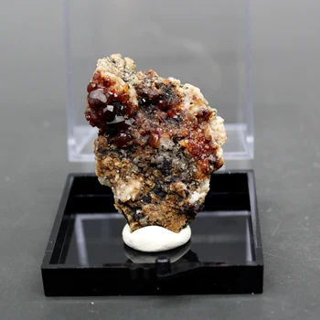 Dabiskais Granāts minerālu paraugu akmeņi un kristāli, dziedniecība kvarca kristāli dārgakmeņiem kastes izmērs 5.2 cm