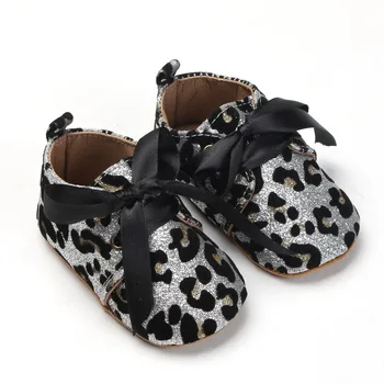 Jauns Mirdzums bērnu Meiteņu kurpes Pirmā staiguļi bērnu Gultiņa kurpes Jaundzimušo Bērnu Vizuļi boot mīksto vienīgais Leopard Bērnu mežģīnes-up loku apavi