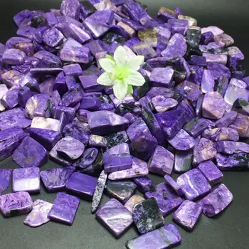 Krītoties akmeņi Charoite violeta kristāla sasmalcināts akmens minerālu