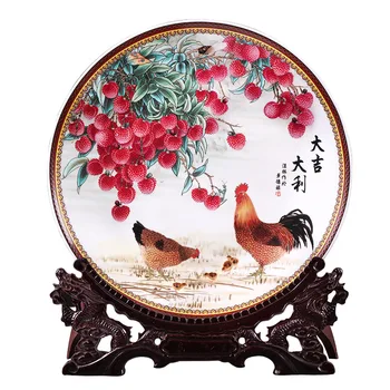 Mūsdienu Mākslas Gailis Un Litchi Dekoratīvo Keramikas Plāksnes Ķīniešu Stilā Apdares Plāksnes Koka Bāzes Vistas Porcelāna Šķīvju Komplekts